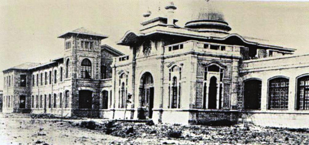 Mahmut döneminde yaşanan batılılaşma ile birlikte 14 Mart 1827 de ilk modern tıp okulu (Tıphane-i Amire) kurulur.