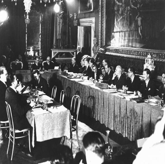AVRUPA İNSAN HAKLARI SÖZLEŞMESİ 1948 (AİHS) AVRUPA KONSEYİ bünyesinde hazırlanan Avrupa İnsan Hakları Sözleşmesi, 4 Kasım 1950 tarihinde ROMA da imzaya açılmış ve 3 Eylül 1953 tarihinde Avrupa