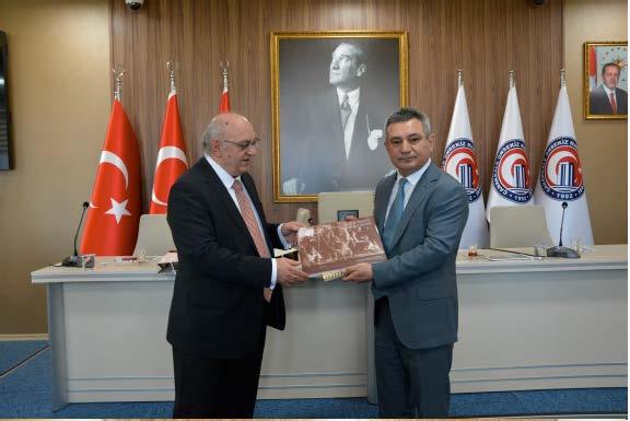 Türk Şehitliği varsa oraya koşan Türk Şehitlikleri İmar Vakfı ile beraber aynı yolda yürüyecek olmanın heyecanı içerisindeyim. Bu yaptığımıza işbirliğinden daha çok gönül birliği denir.