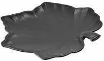 Dish with wooden platter. Dimension 12x15 cm. Beechwood. Material Thickness: Bottom: 3 mm. Edges: 3 mm. Thickness: 1,8 cm. Ürün Tanımı: Gitar Şekli Servis Tabağı, ahşap altlıklı. Ölçü 12x15 cm. Kayın.