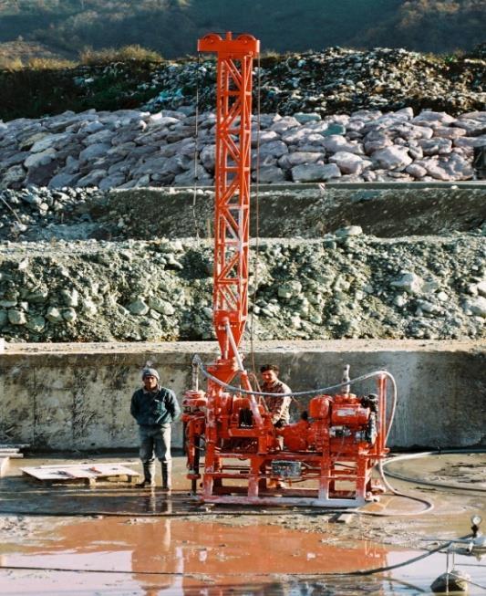 madene ulaşılmak üzere yapılan kazılar gibi bir çok mühendislik uygulamasını