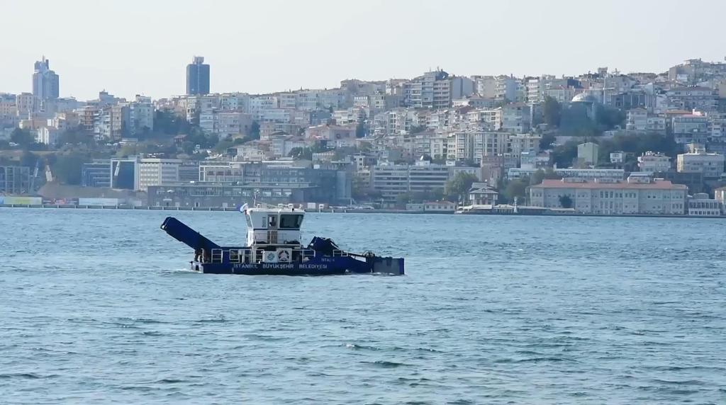 -2014 yılı itibari ile 8 adet Deniz Yüzeyi Temizleme Teknesi (DYT) ile Boğazda ve Marmara da hava şartları elverişli olduğu