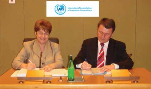 8 RELAȚII INTERNAȚIONALE CSA a semnat Memorandumul Multilateral de Cooperare IAIS Rodica Popescu, Director General, DG Strategii, Programe și Relatii Externe, CSA și Peter Braumuller, Președintele