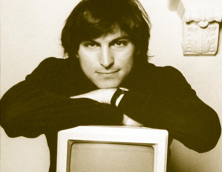 SUPLEMENT JAVOR I BIBLIOTEKE E diel, 3 qershor 2012 17 www.shqiptarja.com LIBRI I RI S teve Jobs është biografia e autorizuar e Steve Jobsit, themeluesit të kompanisë Apple.