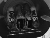 TR AYAKKABI KURUTMA RAFI Ayakkabı aksesuarı kurutucu ile birlikte tedarik edilir en fazla 4 spor ayakkabı kurutmaya imkan sağlar.