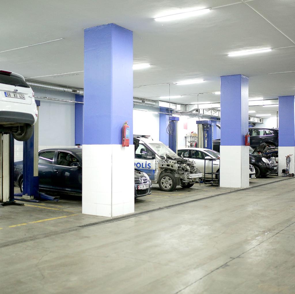 3.050 3.050 M2 KAPALI ALANDA 17 LİFT İLE GÜNLÜK 50 ARAÇ KAPASİTESİSİNE SAHİP OLAN EFT BOSCH CAR SERVICE İSTANBUL UN EN BÜYÜK BOSCH CAR SERVİSİDİR. EFT OTO Bosch Car Service 3.