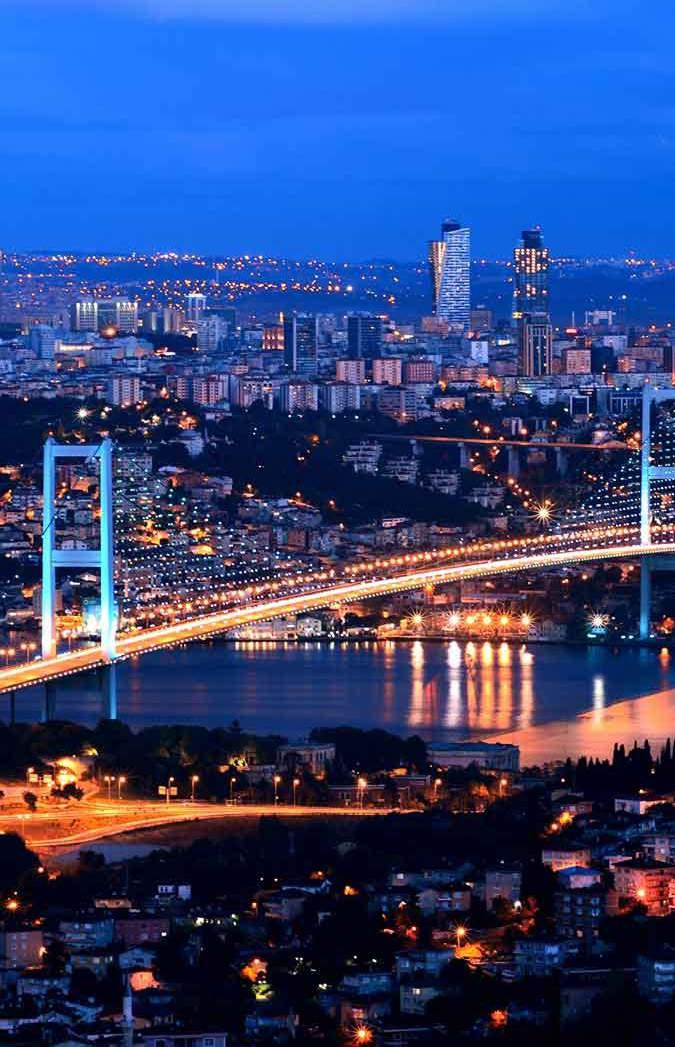 İstanbul, Asya ve Avrupa kıtaları üzerine inşa edilmiş, geleneksel bir doğu kentiyle modern bir batı şehrini harmanlamış, birçok medeniyetin ve farklı insanın bir arada yaşadığı büyüleyici bir