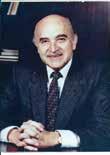 1985 1985 yılı itibariyle İKV logosu 17 EKİM 1986 Türkiye-AT ilişkilerinden sorumlu Devlet Bakanlığı kuruldu ve Bakanlık görevine Prof. Dr. Ali Bozer getirildi.