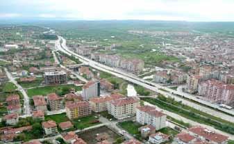 İlçe, Çorum il merkezine 72 km, Ankara ya 160 km mesafede ve duble yol üzerinde olduğundan kara yolu ulaşımı açısından avantajlıdır.