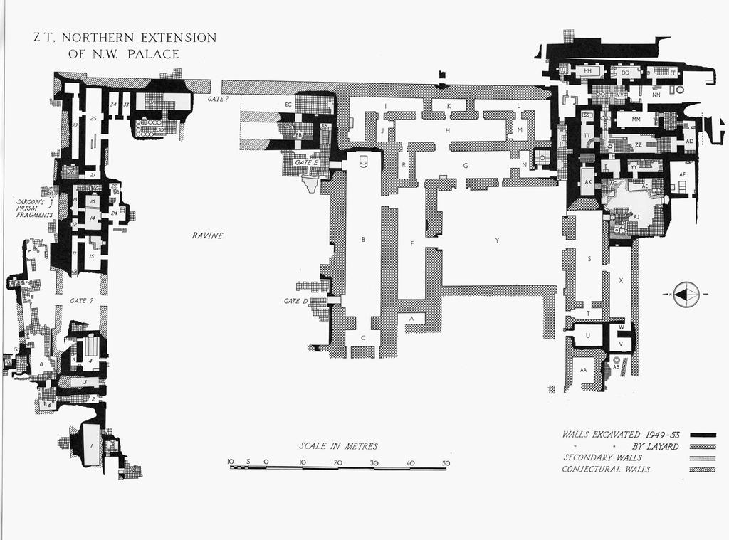 II. Assurnasirpal den itibaren sarayı içlerinin ve mabetlerin ortostatlarla süslendiğini görüyoruz. Boyları 4, 5m yi bulan anıtsal kapı figürleri vardır.