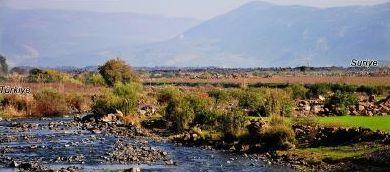 Karasu Çayı kaynağını Gaziantep in Nurdağı ilçesindeki Kartal Dağları ve batısındaki Akçadağ dan doğan küçük dereler oluşturur (Karataş ve Korkmaz, 2012).