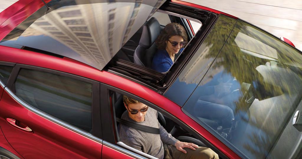 Açılabilir Panoramik Cam Tavan Yeni Ford Fiesta nın konforlu iç alanıyla gökyüzünü keşfe çıkmaya hazır olun.