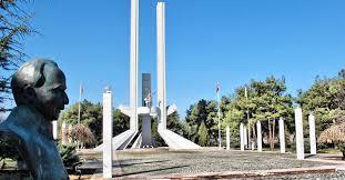 EDİRNE Kültürel Faaliyetler Lozan Anıtı, Lozan Müzesi ve Karaağaç Lozan Anıtı nda bulunan üç sütundan birincisinin yüksekliği 36.45 metredir ve Anadolu'yu sembolize eder. İkincisi 31.