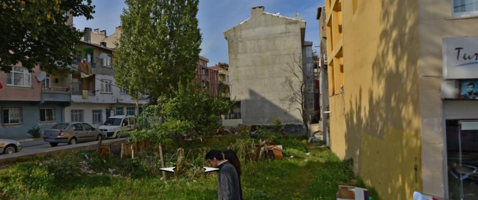 Resim-2 Belediye ekiplerinin yıkmak zorunda kaldığı bina (12 parsel) ve inşaat çalışmasının başladığı 20 Parselin Yandex haritalar uygulamasından alınan fotoğrafı 2.