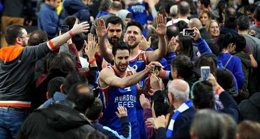 Anadolu Efes Spor Kulübü Ülkemizde basketbolun değişmez simgelerinden olan Anadolu Efes Spor Kulübü, Anadolu Grubu nun sosyal kuruluşlarındandır.