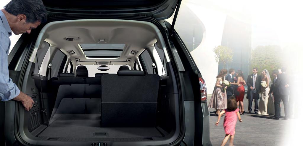 Ford Elektrikli Kolay Katlama Sistemi Ford Galaxy nin yedi kişilik şık ve konforlu geniş iç dizaynı, koltuk katlama sistemi ile birlikte ihtiyacınıza uygun olan yükleme alanını yaratmanıza ve keyifli