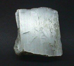 Şekil 2.1. Üleksit mineralinin katı formu (http://www.minerals.net) Üleksit, suda çözündüğü için açık yerlerde bulunması halinde çevrede kirlilik yaratır.