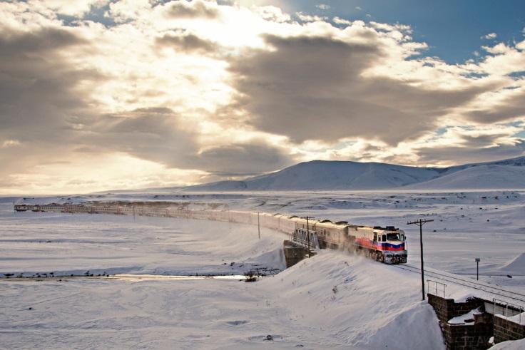 1. Gün 28 Ocak 2019, Pazartesi İstanbul Ankara / Doğu Ekspresi ile Ankara Kars İstanbul, Pendik YHT İstasyonundan 11.30 Treni ile Ankara ya hareket. Yaklaşık 4 saat sürecek tren yolculuğu sonrası 15.