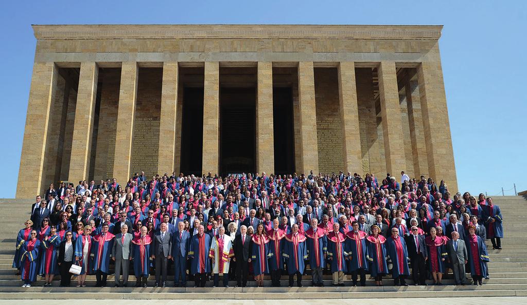 Başkent Üniversitesi Kurucusu ve Dünya Organ Nakli Derneği Başkanı Prof. Dr. Mehmet Haberal, Başkent Üniversitesi Rektörü Prof. Dr. Ali Haberal ve Başkent Üniversitesi'nin akademik kadrosu, üniversitenin 25.