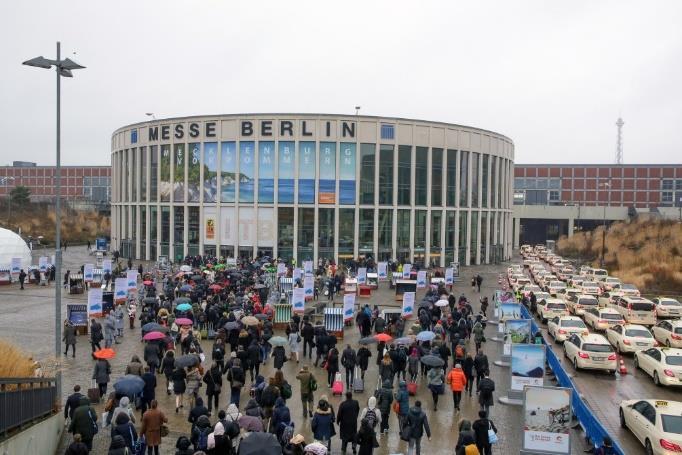 Almanya Başbakanı Angela Merkel in katılımıyla açılan ITB Berlin Fuarı, 26 hol ve 160 bin metrekarelik alanda gerçekleştirildi.