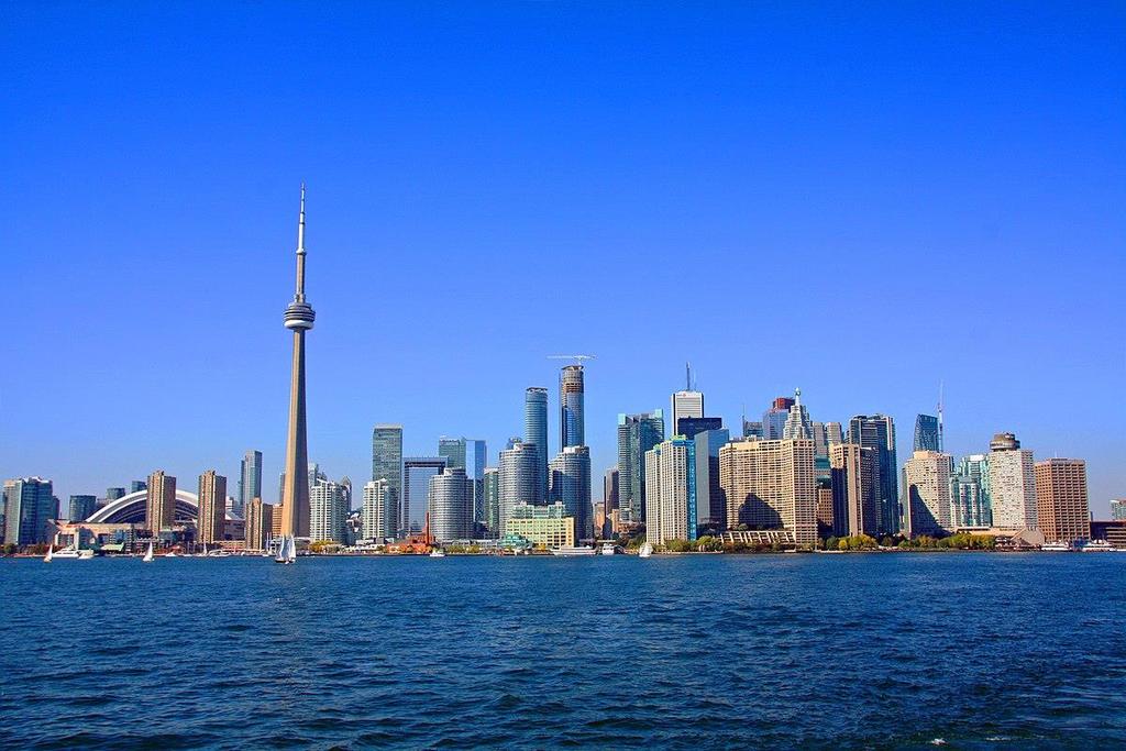 Ekonomi Kanada, dünyanın 10. büyük ekonomisidir. Ekonomik İşbirliği ve Kalkınma Örgütü (OECD), NAFTA ve G8 üyesidir. Toronto Borsası, dünyadaki en büyük 7.