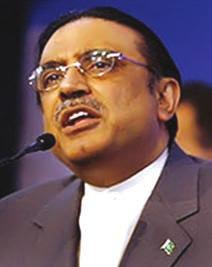 Asif Aly Zardary 1955-nji ýylda doglan. 1987-nji ýylda Benazir Bhutto öýlenýär. 1990 1992-nji ýyl larda tussaglykda bolýar. 1993 1996-njy ýyllarda hökü metde ministr bol ýar.
