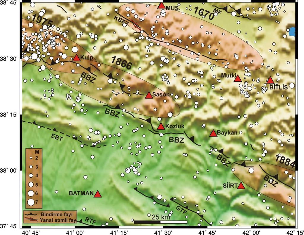 Şekil 2. Batman ili civarının faylarını, yıkıcı tarihi depremlerin etki alanlarını (elipsler) ve 1900 yılı sonrası bilinen depremlerin dış merkezlerini (beyaz daireler) gösteren harita.