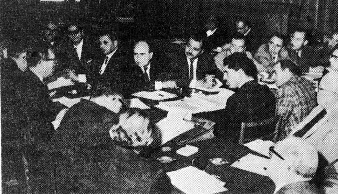 136 60 lı Yıllarda Sosyal Diyalog - TÜRK-İŞ / BAKANLAR TOPLANTILARI / Hasan Tahsin BENLİ TÜRK-İŞ yöneticileri ile bazı bakanlar arasındaki Sosyal Diyalog toplantılarının dördüncüsü 16 Ekim 1963