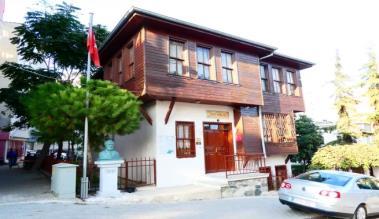 NAMIK KEMAL EVİ MÜZESİ: Tekirdağ şehir merkezinde gezilecek yerlerden biri, şehir ile özdeşleşmiş isimlerden biri olan Namık Kemal'in evidir.
