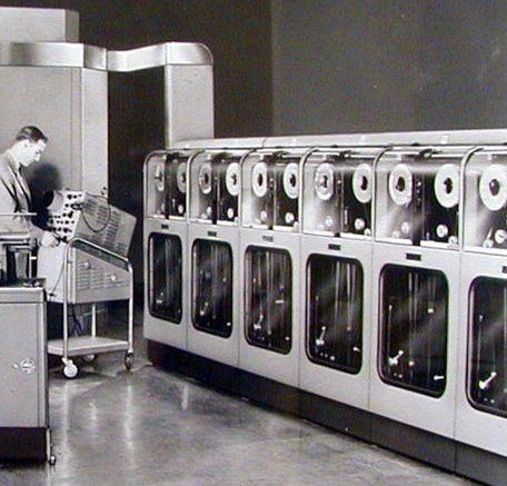 Bilgisayarın Tarihçesi UNIVAC 1951 de, ilk defa manyetik teyp