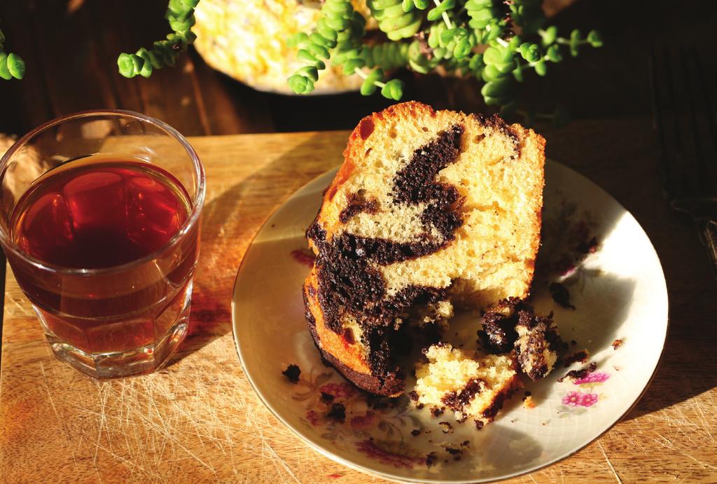 TATLI / DONDURMA / ÇAY KAHVE YANI 7 TATLI DONDURMA Baklava Hamurunda Çikolatalı Sufle Baklava hamuruna sarılmış sıcak çikolatalı kek; yanında dondurma Waffle Çikolata sos, muz, çilek, kivi ve