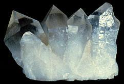 Oksijen Atomları Silisyum Atomu Oksijen Atomları Kuvars Minerali (Si O 2 ) MİNERAL Mineraller, doğal olarak oluşmuş, belli bir