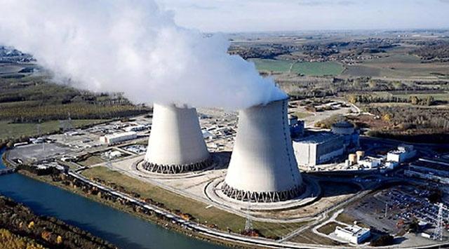 Nükleer santral; uranyum 233, uranyum 235 ve toryum gibi maddelerin atomlarının kontrollü bir şekilde