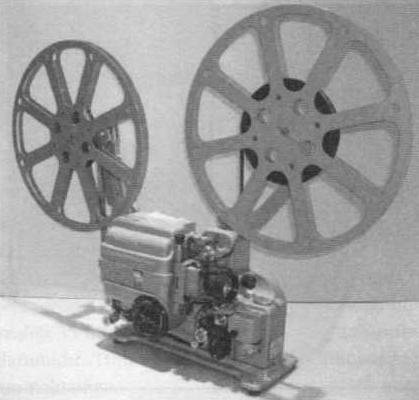 16 mm: Belgesel film ve televizyon haberciliğinin gelişimi hafif kameralara ihtiyacı artırmıştır. 16 mm film formatı Kodak tarafından geliştirilmiştir.