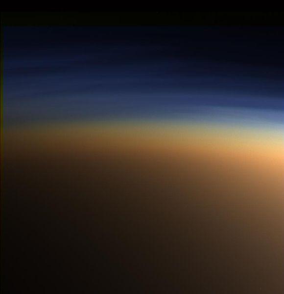 Satürn ün en büyük uydusu Titan ın atmosferinde metan olduğu bilinmesine rağmen, Donald Hunten ana atmosfer bileşeninin azot olduğunu önerdi.