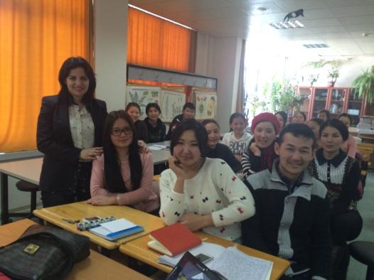 Kırgızistan-Türkiye Manas Üniversitesi Kırgızistan-Türkiye Manas Üniversitesi ne ders vermek amacıyla gittim. 3. Sınıf öğrencilere Etnobotanik dersi anlattım.