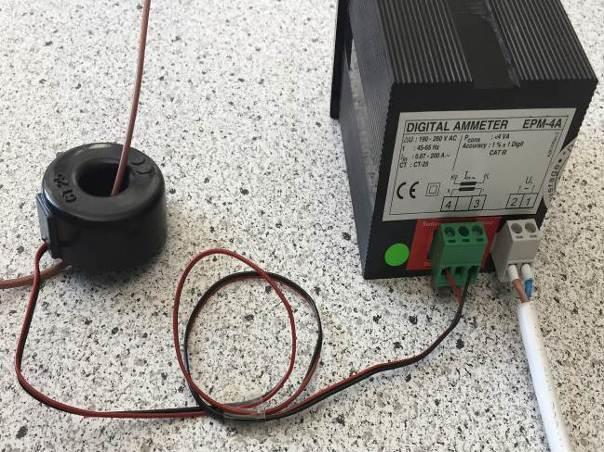 Ampermetre çalıştırılmadan önce kullanılan akım transformatörü oranı ölçüm aleti ayar menüsünden giriş yapılmalıdır. Fotoğraf 4.2: Pano tipi Ampermetre bağlantısı 4.8.