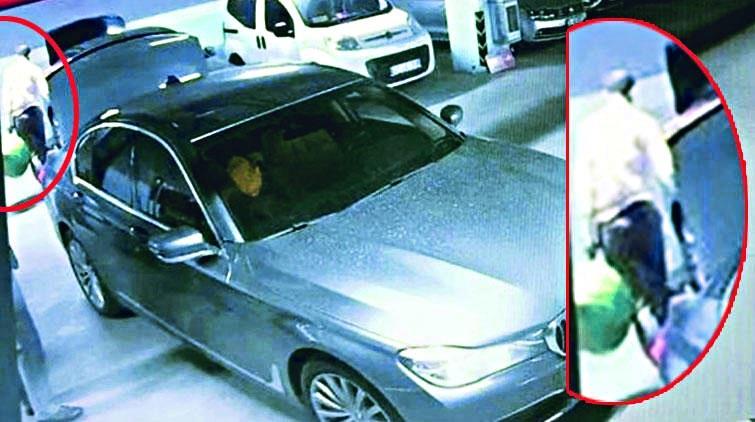 Bu fotoğraf hakkında bir şeyler Otoparktaki konsolosluk aracını inceleyen ekipler, 2 valiz, bilgisayar ve çeşitli evrak buldu.