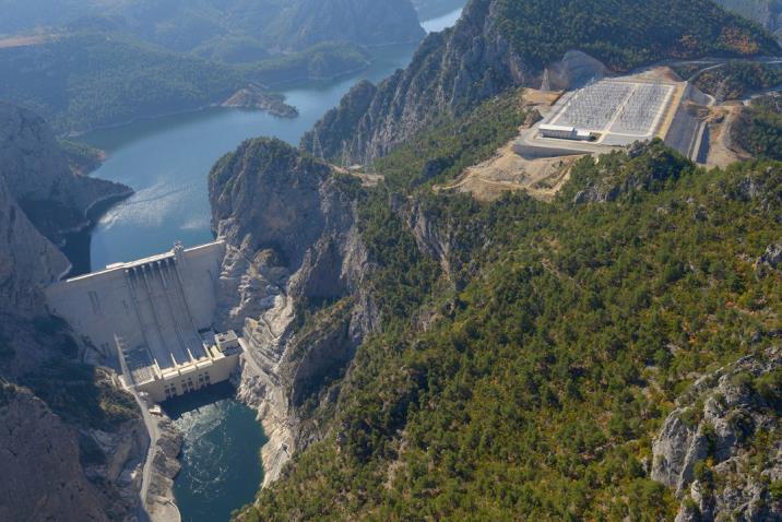 Doğan Enerji- Boyabat & Aslancık HES * Türkiye nin en büyük HES lerinden olan Boyabat ta %33 ortaklık İstanbul 513 MW kurulu güç Sinop Ankara İstanbul 120 MW kurulu güç