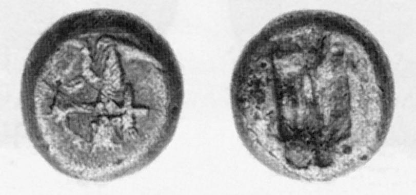 Pers dareikos ve siglosları ön yüzde görülen kral betimlerine göre dört gruba ayrılmaktadır: 1) Kral sol eli ile yay, sağ eli ile iki ok tutar,