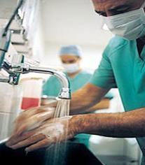 Cerrahi el yıkama Cerrahi işlemler öncesinde, antiseptik solüsyon ile parmak ucundan başlanarak; parmak, parmak