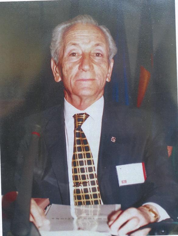 Faruk Erengül 1926 yılında Ankara da doğdu. Ankara Atatürk Lisesi ne ilk kaydolan ve ilk mezun olan öğrenciler arasındadır. İstanbul Teknik Üniversitesi İnşaat Fakültesi nden 1949 da mezun oldu.