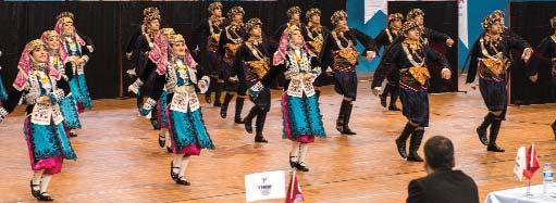 Türkiye Halk Oyunları Federasyonu nun düzenlediği geleneksel düzenlemeli gençler grup yarışmasında zeybekler kategorisinde İzmir yöresi ile yarışan FOMGET, birinciliği kazanarak, kupayı Ankara ya