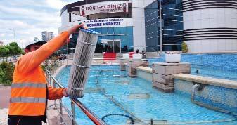 28 İlçelerimizden Havuz temizliğinde robotlar iş başında M amak Belediyesi, baharın gelmesi ile vatandaşların stres attığı ve dinlendiği parklardaki süs havuzlarını temizlemek için harekete geçti.