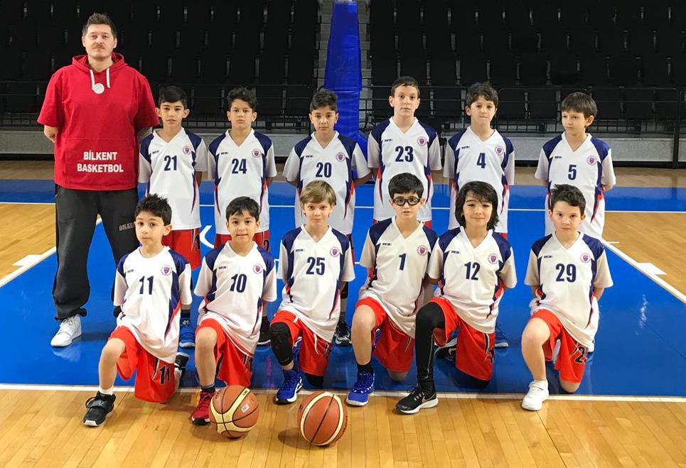 BASKETBOLDA BAŞARI Ankara okullar arası basketbol müsabakalarında minik erkek
