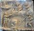 Sikkeler: (Sağda) Tanrısal gücün simgesi Ammon/Zeus un koç boynuzuyla betimlenen İskender. (Solda) Elinde kartal ve asa tutan Tanrı Zeus